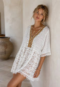 Robe courte en dentelle