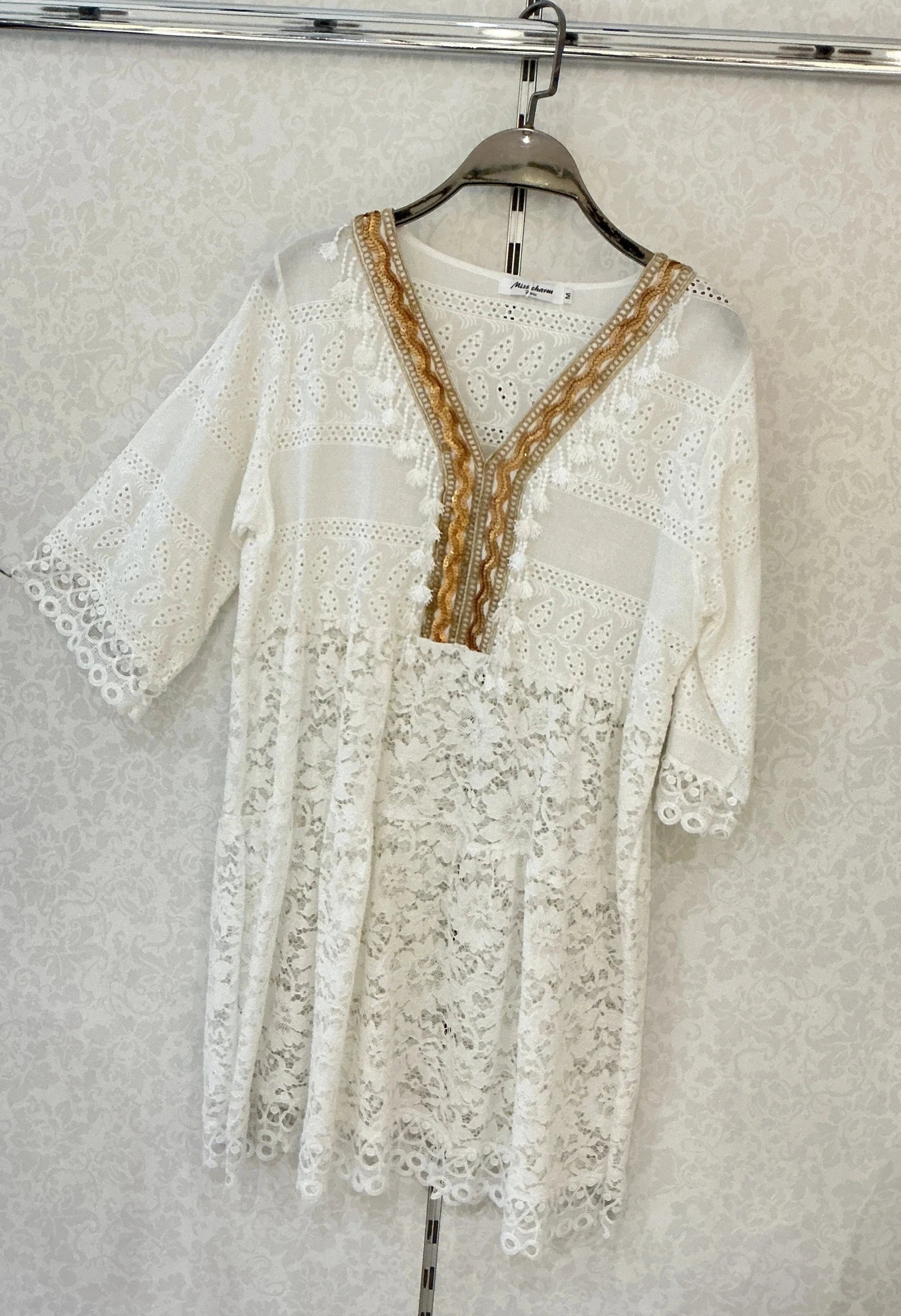 Robe courte en dentelle