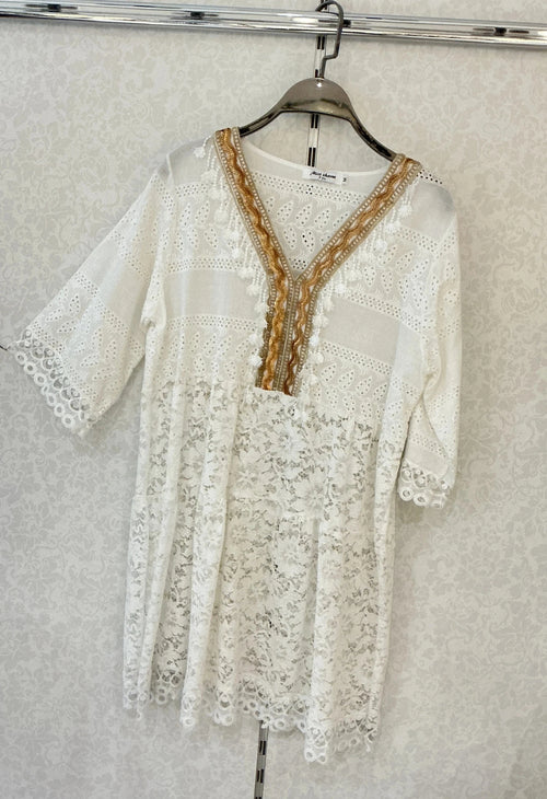 Robe courte en dentelle